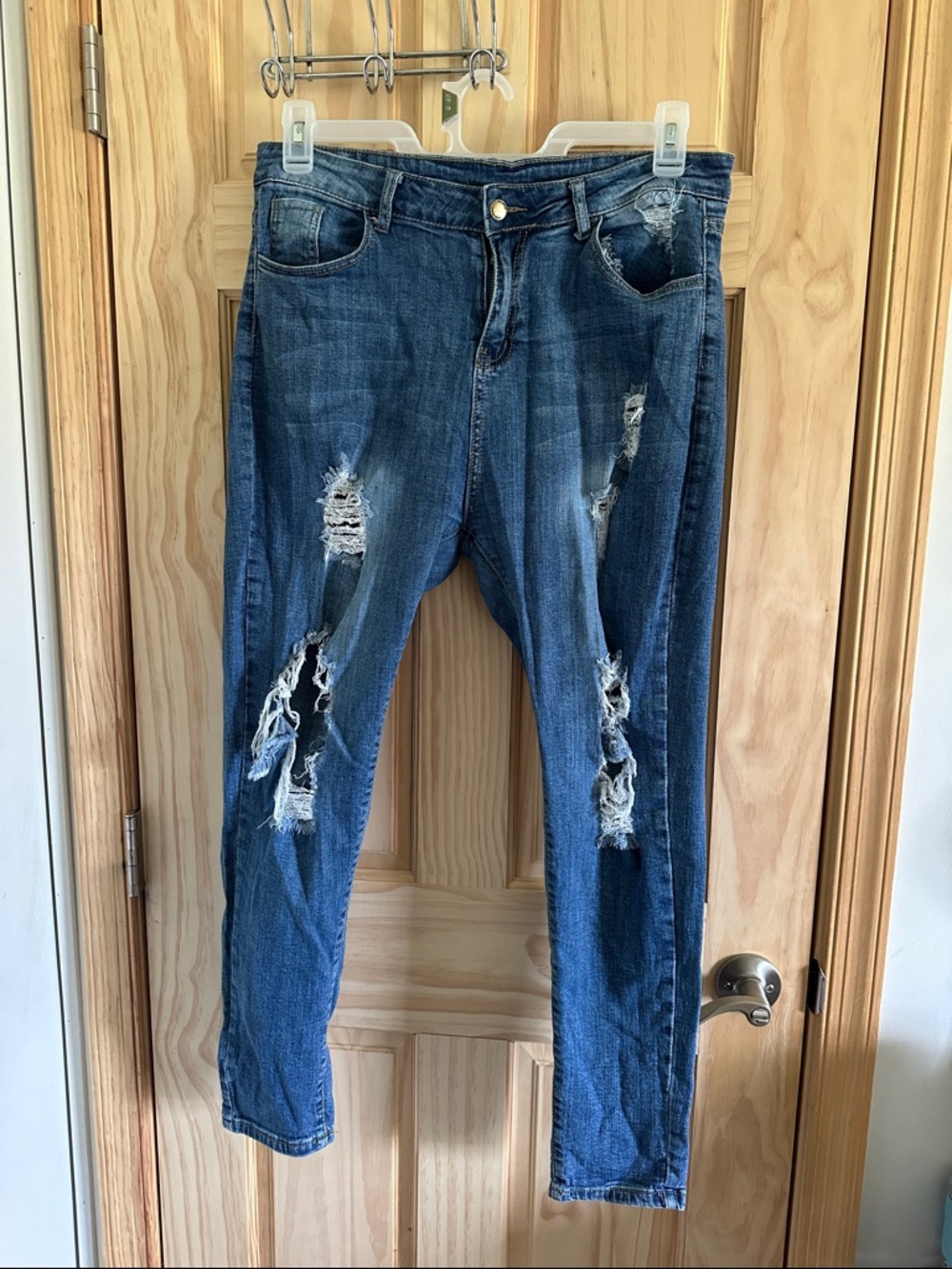Women’s Size X-Large Dark Blue Distressed Women’s Jeans